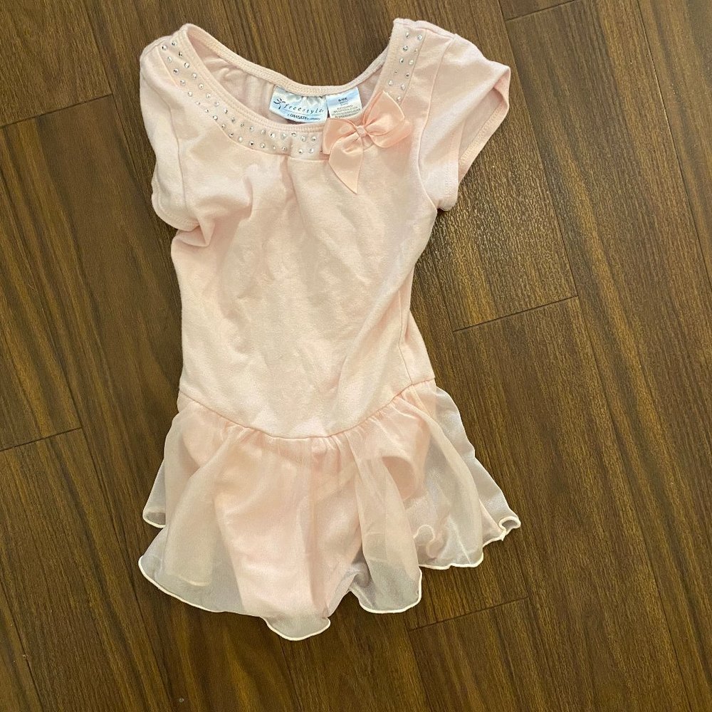 𝅺Freestyle Girl’s Pink Leotard with rhinestones Size 6/6X